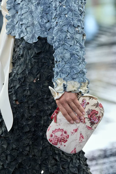 Look 99